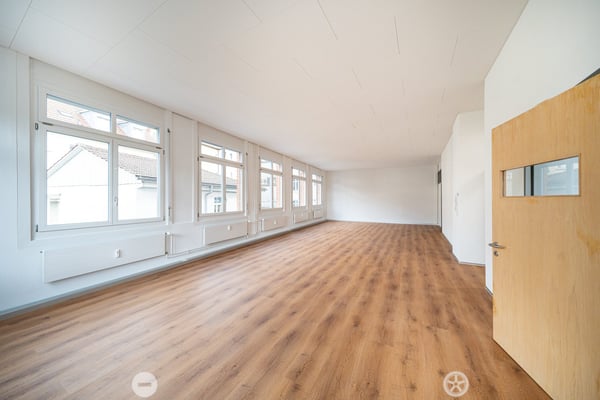 Renovierte Gewerbe- und Bürofläche ab sofort verfügbar 1