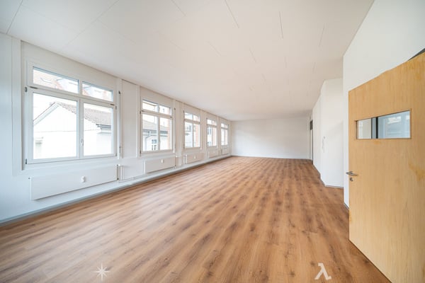 Renovierte Gewerbe- und Bürofläche ab sofort verfügbar 4