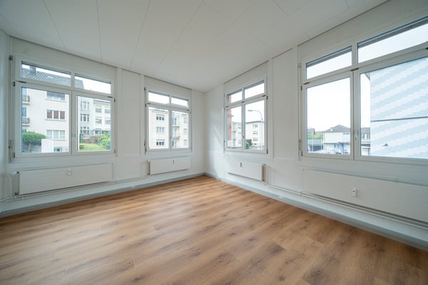 Renovierte Gewerbe- und Bürofläche ab sofort verfügbar 2