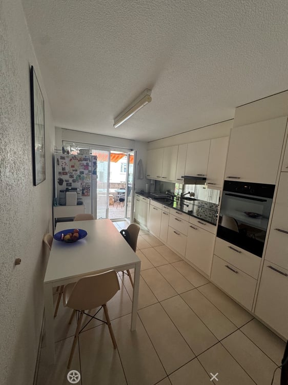 Sonnige 5.5-Zimmer-Wohnung mit Balkon in Biel 2