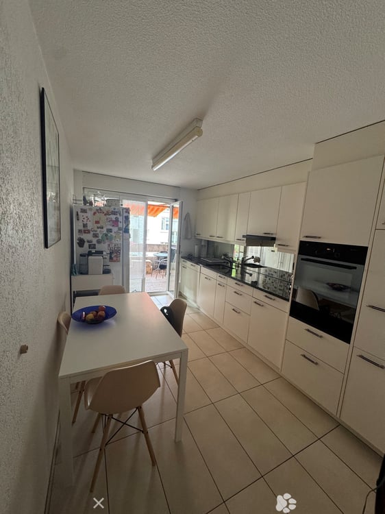 Sonnige 4.5-Zimmer-Wohnung mit Balkon in Biel 2