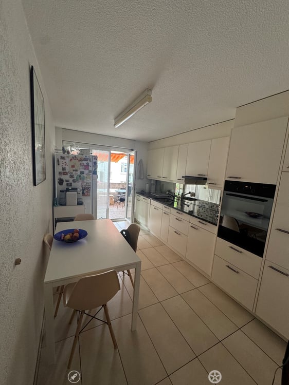 Sonnige 4.5-Zimmer-Wohnung mit Balkon in Biel 2