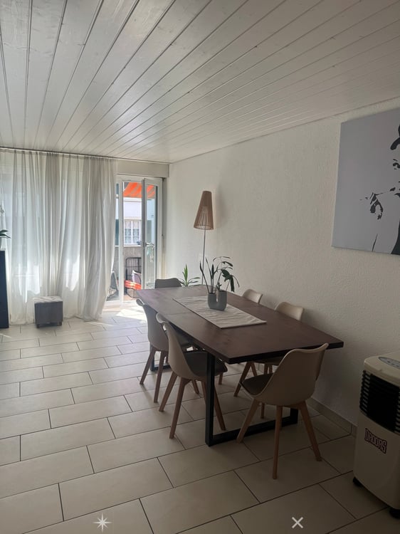 Sonnige 5.5-Zimmer-Wohnung mit Balkon in Biel 1