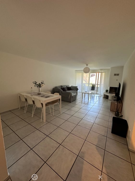 Charmante 4.5-Zimmer-Wohnung mit Balkon in Biel 2