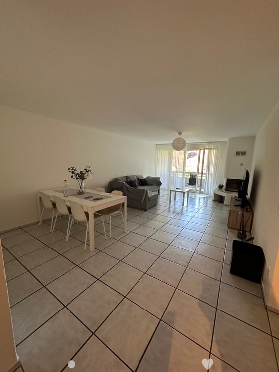 Charmante 3.5-Zimmer-Wohnung mit Balkon in Biel 1