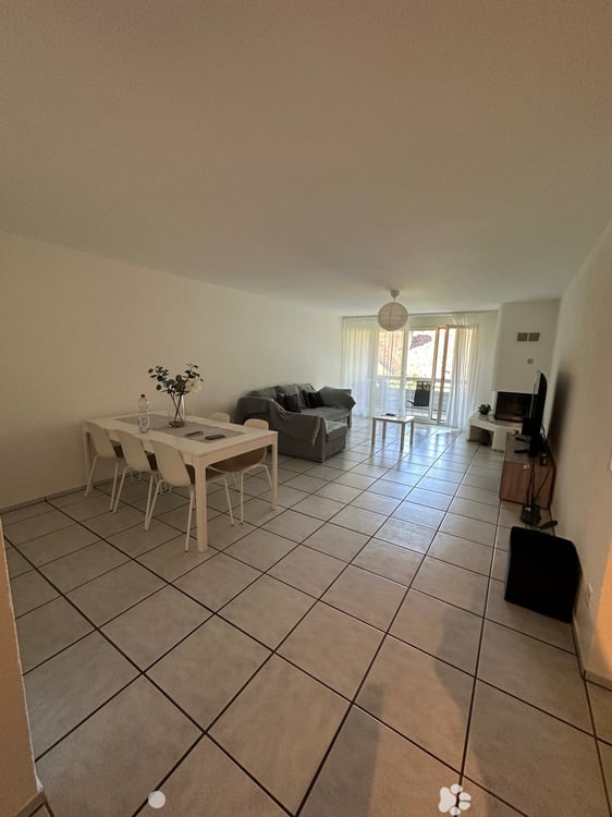 Charmante 3.5-Zimmer-Wohnung mit Balkon in Biel 1