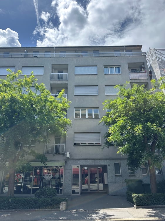 Charmante 3.5-Zimmer-Wohnung mit Balkon in Biel 10