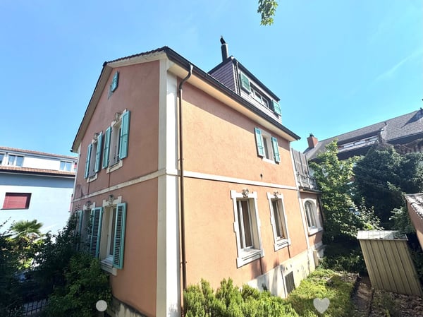 9-Zimmer-Zweifamilienhaus mit Potenzial in Biel 1