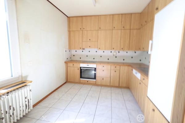 9-Zimmer-Zweifamilienhaus mit Potenzial in Biel 6