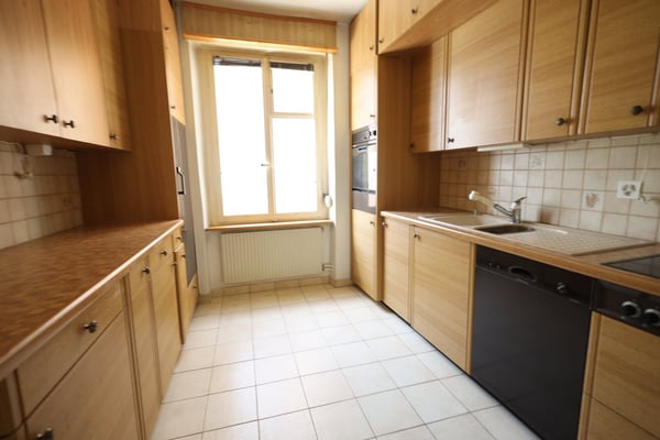 9-Zimmer-Zweifamilienhaus mit Potenzial in Biel 9