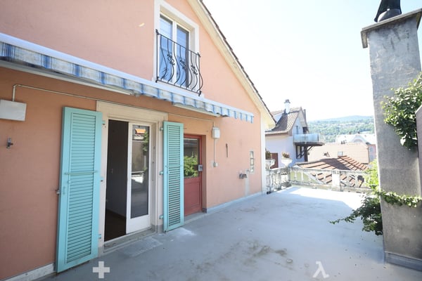9-Zimmer-Zweifamilienhaus mit Potenzial in Biel 3