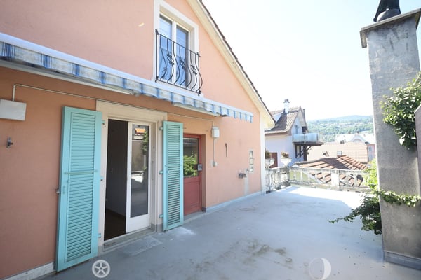 9-Zimmer-Zweifamilienhaus mit Potenzial in Biel 3