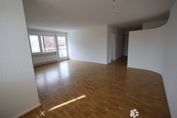 Helle 4.5-Zimmer-Wohnung mit Balkon im Zentrum von Biel 2