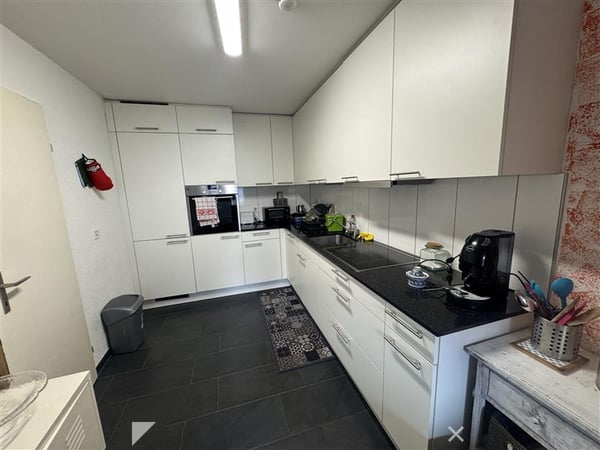 Helle 4.5-Zimmer-Wohnung mit Balkon im Zentrum von Biel 2