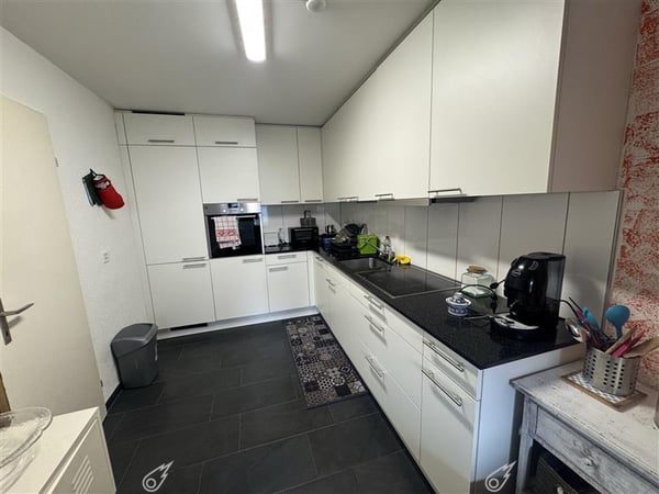 Helle 2.5-Zimmer-Wohnung mit Balkon im Zentrum von Biel 2