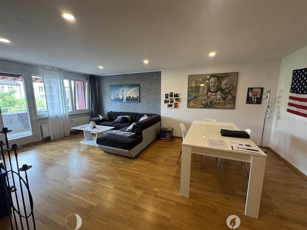 Helle 2.5-Zimmer-Wohnung mit Balkon im Zentrum von Biel 1