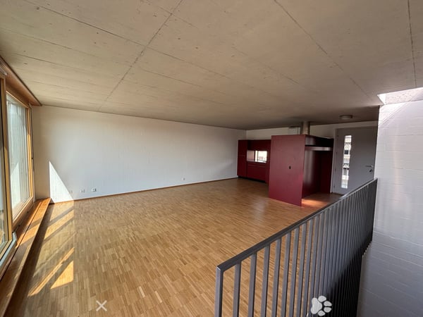 Helle 4.5-Zimmer-Duplexwohnung mit Balkon in Biel 2