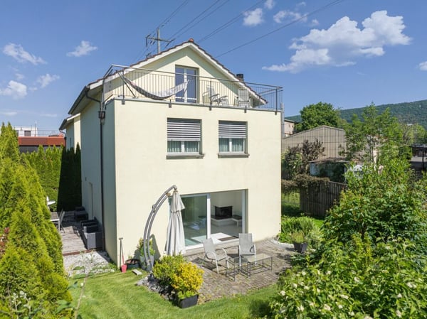 Freistehendes Einfamilienhaus an zentraler Lage in Wettingen 1