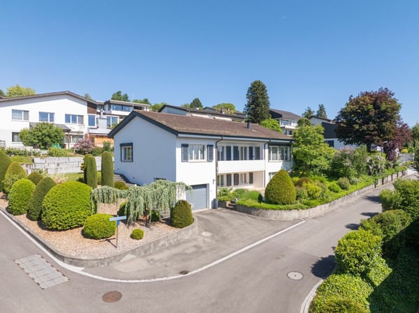 Freistehendes Einfamilienhaus am sonnigen Hang von Oberrohrdorf 1