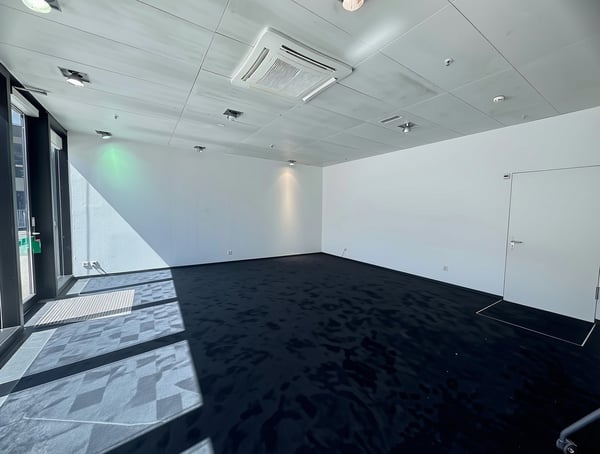 Erdgeschoss Showroom / Gewerbefläche im Messeturm 2