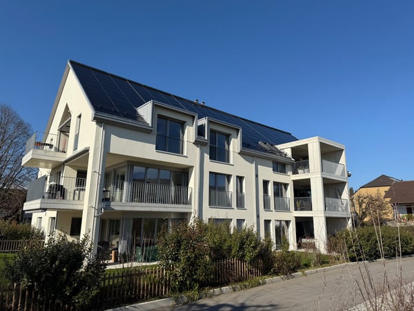 Moderne 4.5-Zimmer-Dachwohnung mit Galerie und gedecktem Balkon 12