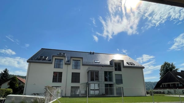 Moderne 4.5-Zimmer-Dachwohnung mit Galerie und gedecktem Balkon 11