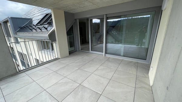 Moderne 4.5-Zimmer-Dachwohnung mit Galerie und gedecktem Balkon 8