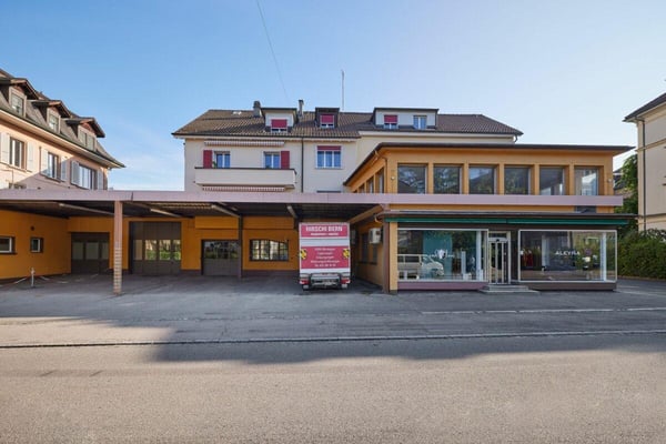 Gewerbe mit Verkaufsfläche im EG (500m2 davon 90 m2 Verkaufsladen) ... 2