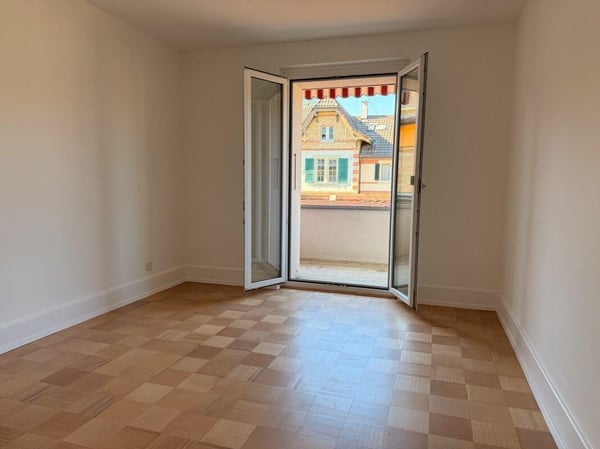 3.5 Zimmer Wohnung im 1. Stock mit Terrasse und Balkon 5