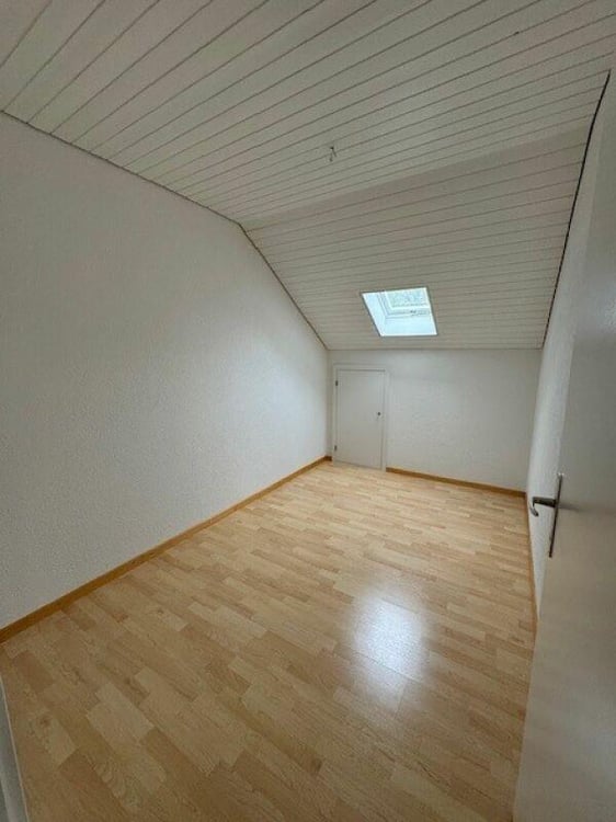 Moderne sanierte Wohnung in Ins 13