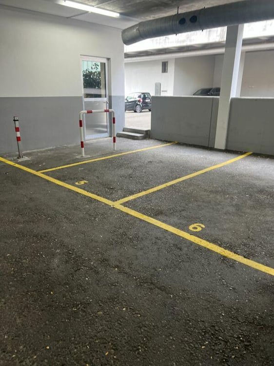 Einstellhallenplatz zu vermieten 3