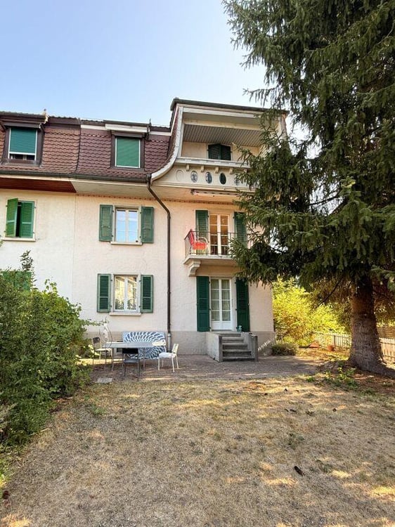 Charmantes Zweifamilienhaus im Baurecht mit Potenzial 2