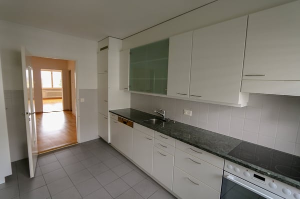 Charmante 3-Zimmer-Wohnung mit Balkon und Cheminée in Bern 4