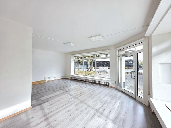 Helle Ladenfläche im Stadtzentrum zu vermieten / Local commercial lumineux à louer dans le centre-ville 2