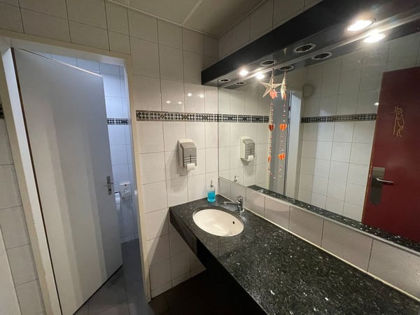 Bäckerei / Gastronomiebetrieb oder Büro- / Dienstleistungsnutzung im Parterre 8