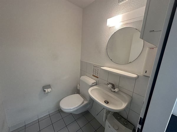 Gewerberaum / Büro, Parterre 11