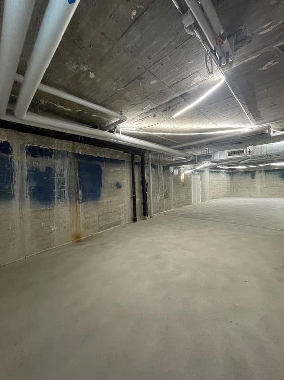 Sie suchen eine zentral gelegene Lagerfläche in unmittelbarer Distanz zum Bahnhof in der Stadt Bern? Dann sind unsere Lagerräumlichkeiten an der Aarbergergasse 30 genau das Richtige für Sie. Die Liegenschaft Aarbergergasse 30 in Bern wurde im Jah 2