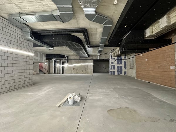 Sie suchen eine zentral gelegene Lagerfläche in unmittelbarer Distanz zum Bahnhof in der Stadt Bern? Dann sind unsere Lagerräumlichkeiten an der Aarbergergasse 30 genau das Richtige für Sie. Die Liegenschaft Aarbergergasse 30 in Bern wurde im Jah 6