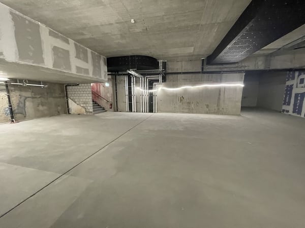 Sie suchen eine zentral gelegene Lagerfläche in unmittelbarer Distanz zum Bahnhof in der Stadt Bern? Dann sind unsere Lagerräumlichkeiten an der Aarbergergasse 30 genau das Richtige für Sie. Die Liegenschaft Aarbergergasse 30 in Bern wurde im Jah 4