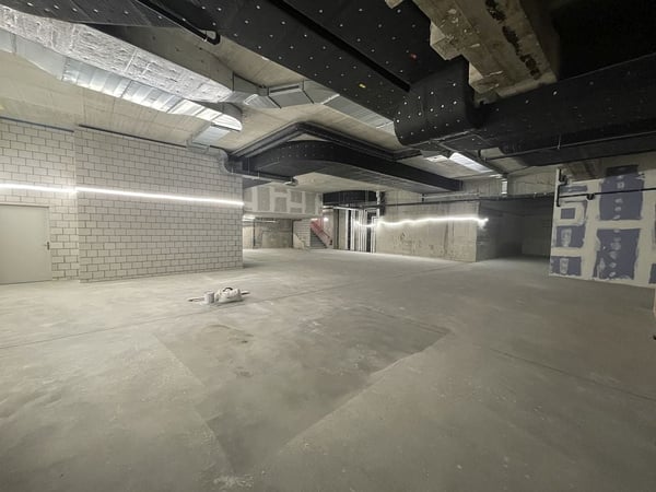 Sie suchen eine zentral gelegene Lagerfläche in unmittelbarer Distanz zum Bahnhof in der Stadt Bern? Dann sind unsere Lagerräumlichkeiten an der Aarbergergasse 30 genau das Richtige für Sie. Die Liegenschaft Aarbergergasse 30 in Bern wurde im Jah 3