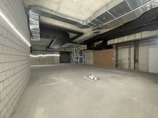 Sie suchen eine zentral gelegene Lagerfläche in unmittelbarer Distanz zum Bahnhof in der Stadt Bern? Dann sind unsere Lagerräumlichkeiten an der Aarbergergasse 30 genau das Richtige für Sie. Die Liegenschaft Aarbergergasse 30 in Bern wurde im Jah 5