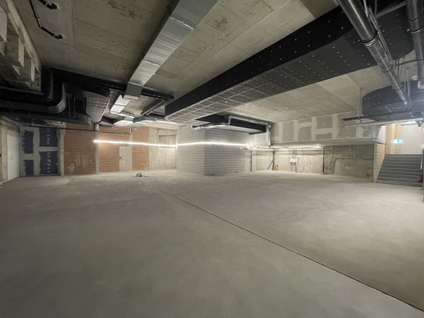 Sie suchen eine zentral gelegene Lagerfläche in unmittelbarer Distanz zum Bahnhof in der Stadt Bern? Dann sind unsere Lagerräumlichkeiten an der Aarbergergasse 30 genau das Richtige für Sie. Die Liegenschaft Aarbergergasse 30 in Bern wurde im Jah 2