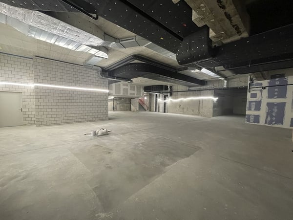 Sie suchen eine zentral gelegene Lagerfläche in unmittelbarer Distanz zum Bahnhof in der Stadt Bern? Dann sind unsere Lagerräumlichkeiten an der Aarbergergasse 30 genau das Richtige für Sie. Die Liegenschaft Aarbergergasse 30 in Bern wurde im Jah 3