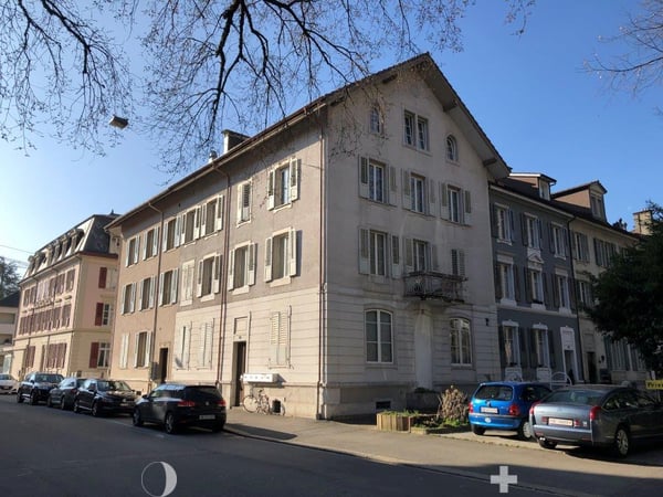 teilsanierte 4- Zimmerwohnung 1. Stock 1