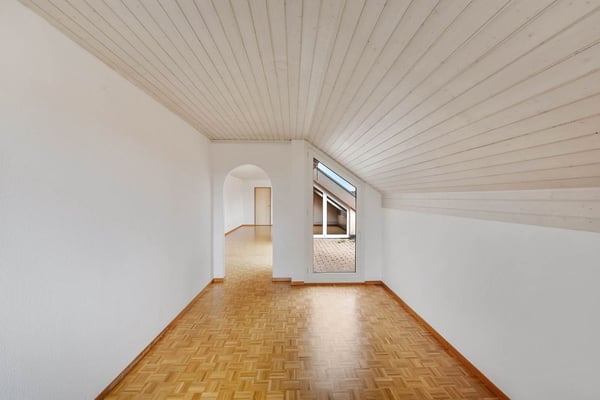 Grosszügige 4.5-Zimmerwohnung im Dachgeschoss mit Balkon 4