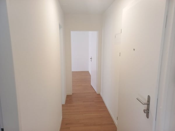 schöne 2 1/2-Zimmerwohnung im 1. Stock 1