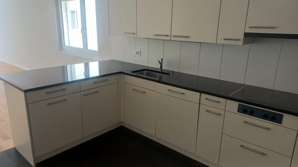 schöne 2 1/2-Zimmerwohnung im 1. OG 3
