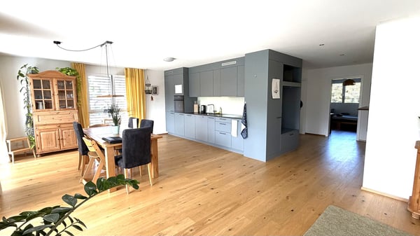 Moderne 3.5-Zimmer-Wohnung in Wattenwil 1