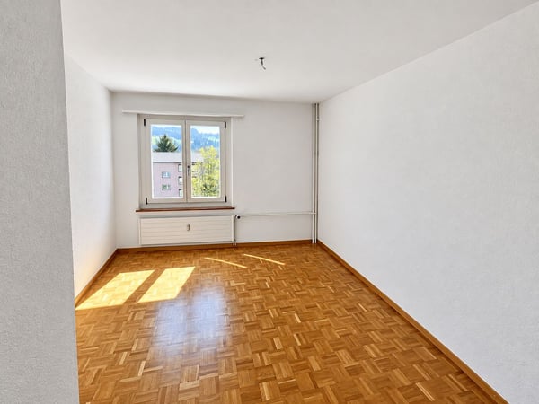 Grosszügige 4-Zimmerwohnung, 2. Stock rechts 6