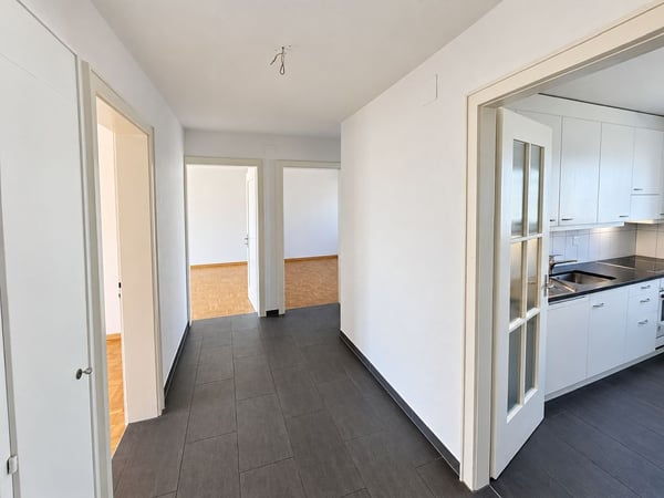 Grosszügige 4-Zimmerwohnung, 2. Stock rechts 2